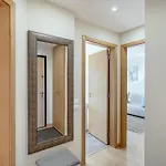 Olaias Modern With Garage By Homing Apartamento