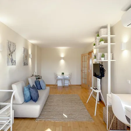 Olaias Modern With Garage By Homing Apartment Lissabon